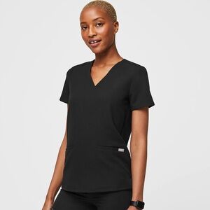 Figs Casma Three-Pocket Scrub Top in Black. Size XS